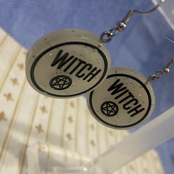 🧙‍♀️ Witch Circle Earrings with Pentagram - Picture 2 of 3